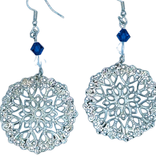 Pendientes de copo de nieve de filigrana de plata envejecida con cristales Swarovski®