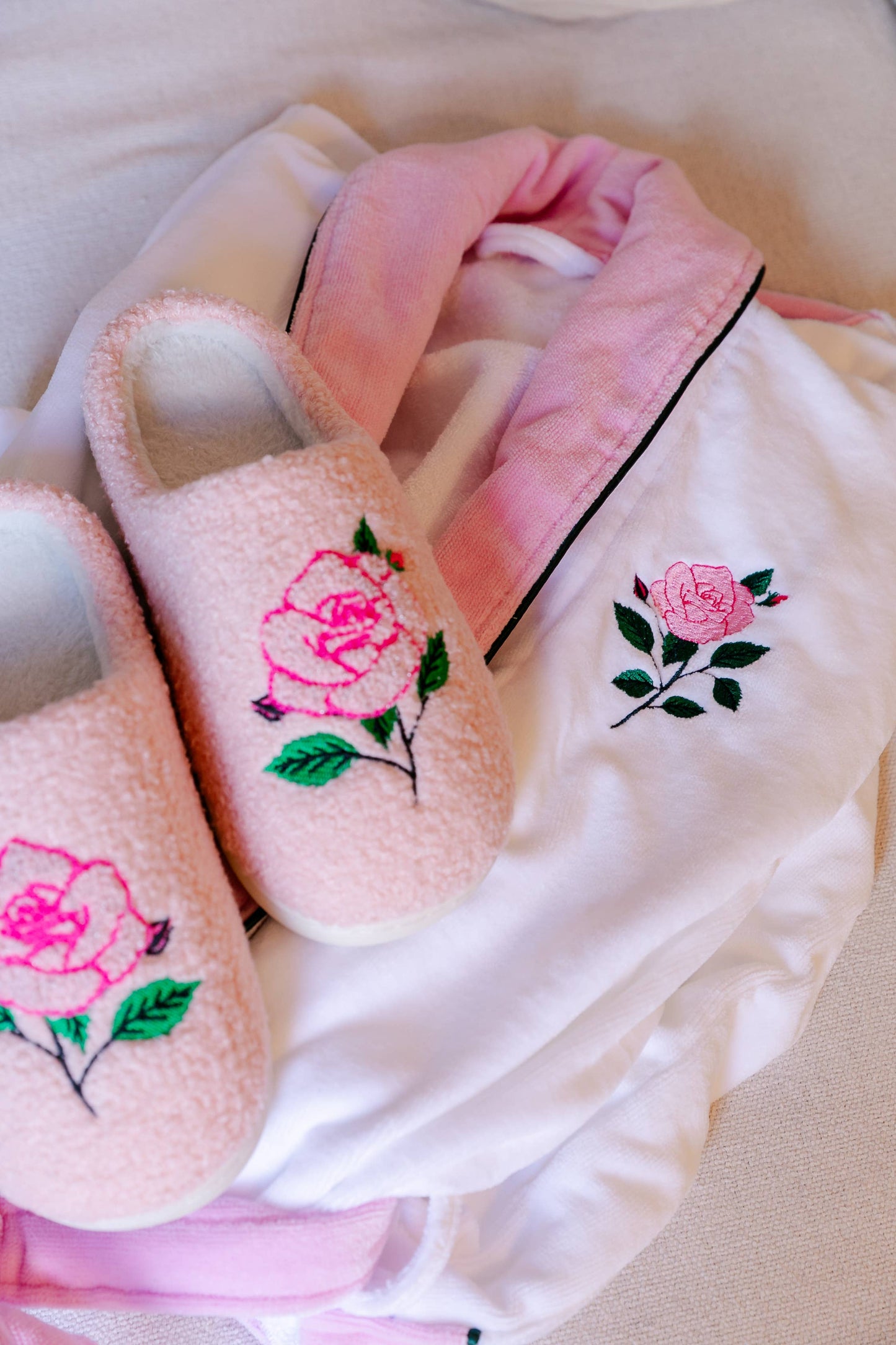 Indoor / Outdoor Slippers - Roses - Pink