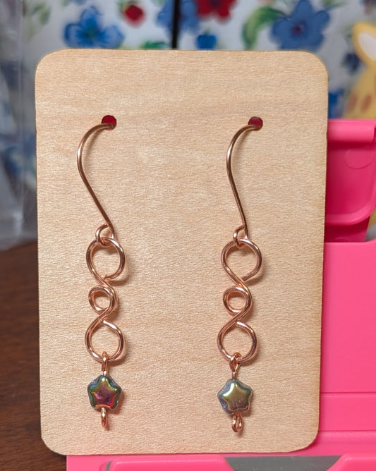 Pendientes de cobre infinito con estrella